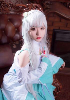少女穆然